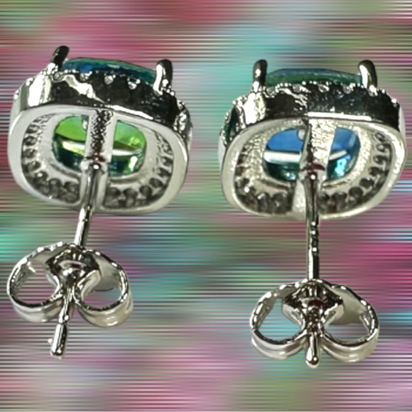Silver and Green Gemstone
Square Stud Earring - Picture 10 of 16